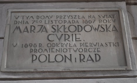 Plaque at Curie birthplace, ulica Freta, Warsaw - by brendareed